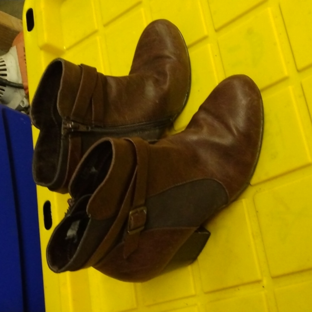 Brown zip up booties size 7.5